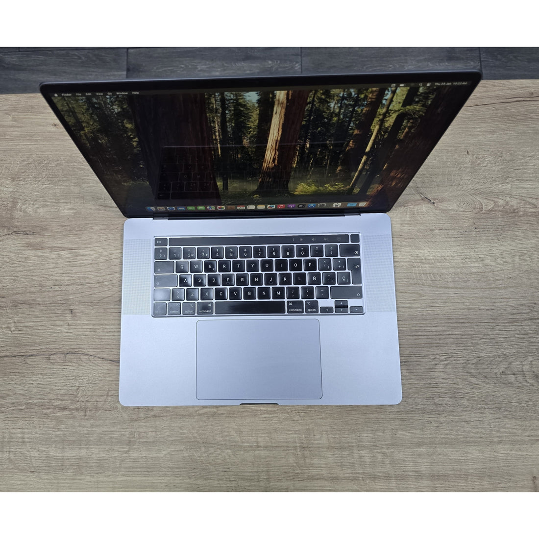 Apple - Macbook Pro A2141 16" 3K Touch Bar - intel Core i7-9750H 2.6 Ghz (06 Nùcleos) - 16GB RAM - SSD 512GB M.2 - T.Video 4GB GDDR6 - Liquidación